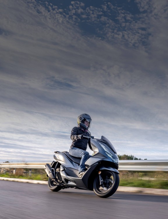 4-Valve Engine 4-Valve Engine